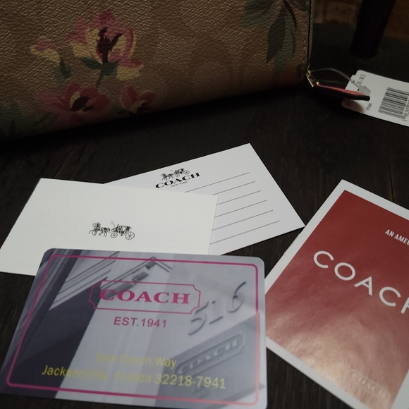 COACH Signature Canvas long zip around flower Wallet MINT ! - Picture 4 of 8